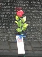 fragment płyty Vietnam Veterans Memorial w Waszyngtonie