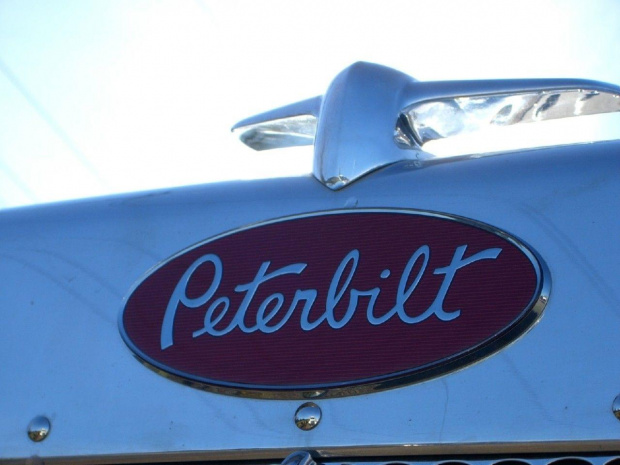 Peterbilt 389
