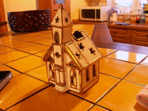 Mały kościółek do którego wkłada się małą zapaloną świeczkę dla ozdoby ;) #Kościół #świecznik #ozdoba