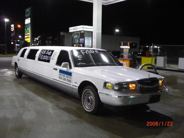 Lincoln Town Car Limo