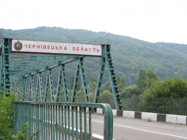 Tamten brzeg, to już była Rumunia, obecnie to ukraińska część Bukowiny,
Czerniowiecki Okręg.