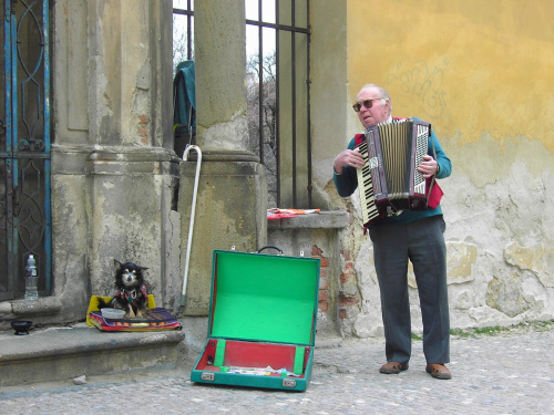 Praga - kwiecień 2006
Artyści ! Psinka i jej Pan #PRAGA