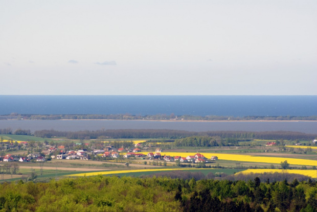 Widok na j.Jamno i Bałtyk z wieży widokowej na Górze Chełmskiej