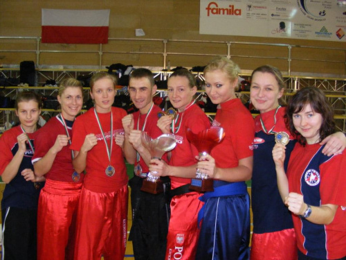 Nasza płeć piękna podczas "Golden Glove" wraz z Trenerem KS "Fight Zone" Rafałem Karcz.