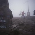 To już szczyt Howerli, widoczność żadna, zimno, wietrznie, mokro.
A taki ładny mieliśmy dzień.