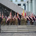 Gala sztandarów pod Muzeum Powstania Warszawskiego