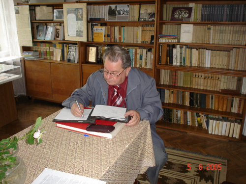 Prezes J Dulęba w Domu Pamięci Adama Bienia w Ossali