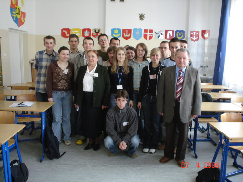 spotkanie z młodzieżą Liceum dr Janusz Dulęba- Prezes Koła AK z prawej
