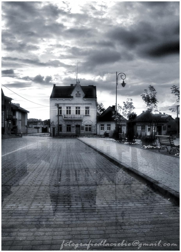 Fragment rynku małego miasteczka na podkarpaciu - Radomyśl Wielki. #Radomyśl #rynek #chmury #miasto