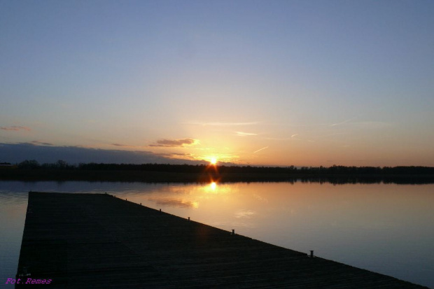 Zachód słońca nad jeziorem Roś #JezioroRoś #Mazury
