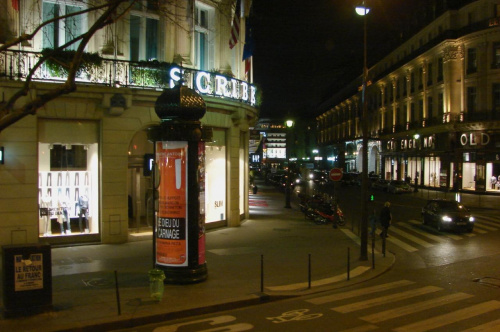 Paryż nocą #Paryż #noc #pola #ulica #Sekwana #sklepy #ludzie #woda #światło