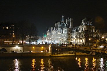 Paryż nocą #Paryż #noc #pola #ulica #Sekwana #sklepy #ludzie #woda #światło