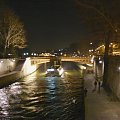 Paryż nocą #Paryż #noc #pola #ulica #Sekwana #sklepy #ludzie #woda #światło