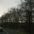 W samochodzie #deszcz #szyba #krople #mokro #jazda #samochód #WSamochodzie