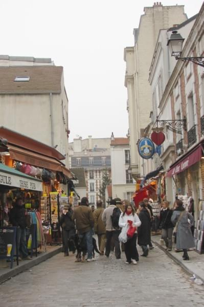 wąskie uliczki #MoulinRouge #CmentarzMontmartre