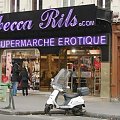 ulica seksu i rozpusty #MoulinRouge #CmentarzMontmartre
