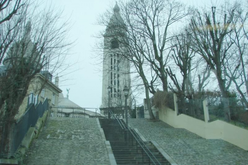 kolejką wjeżdżamy na górę pod Bazylikę #MoulinRouge #CmentarzMontmartre