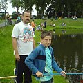 02.06.2007 r. - Dzień Dziecka na stawie Baszta. Tomek Kujawa z ojcem.