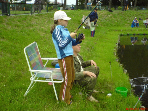 02.06.2007 r. - Dzień Dziecka na stawie Baszta. Oliwia Kopczyńska - 2 miejsce w konkursie.
