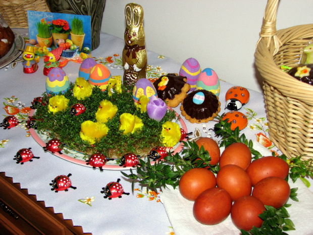 Wielkanoc 2008 #jajka #koszyczek #kosciol