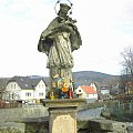 barokowa kamienna rzeźba patrona mostów chroniącego od powodzi św. Jana Nepomucena z 1710 r. #ZIEMIAKŁODZKA