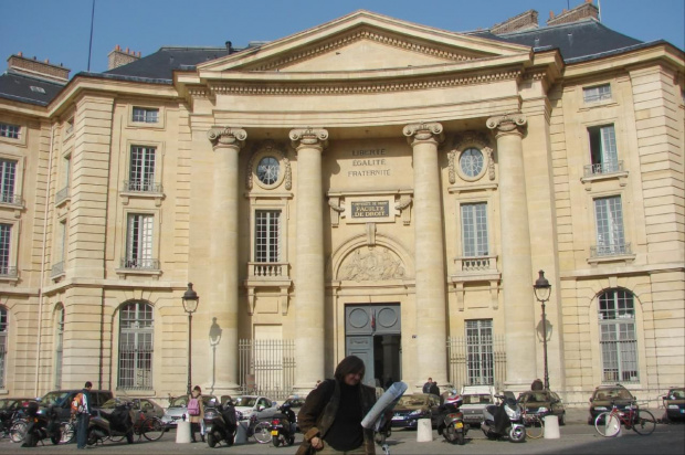Paryż Panteon i okoliczne uniwersytety #Paryż #uniwersytet #Sorbona #Sekwana #zwiedzanie #podróż #kosciół #dom #ulica #Panteon #LiceumHenrykaIV #dziedziniec