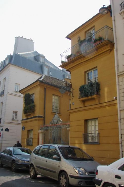 Paryż urocze domki #Paryż #Luxembur #parki #Sorbona #studenci #Sekwana