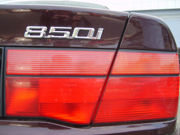 850i