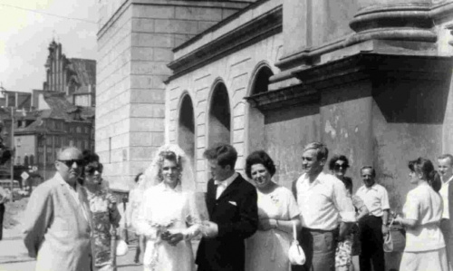 Po ślubie w Warszawie w kościele Św. Anny w Warszawie (w lipcu 1971 r.). #rodzinne