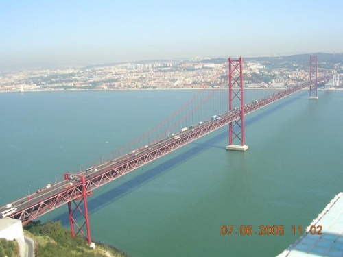 Zbliżamy się do Lizbony-dwupoziomowy most-chluba Portugalii