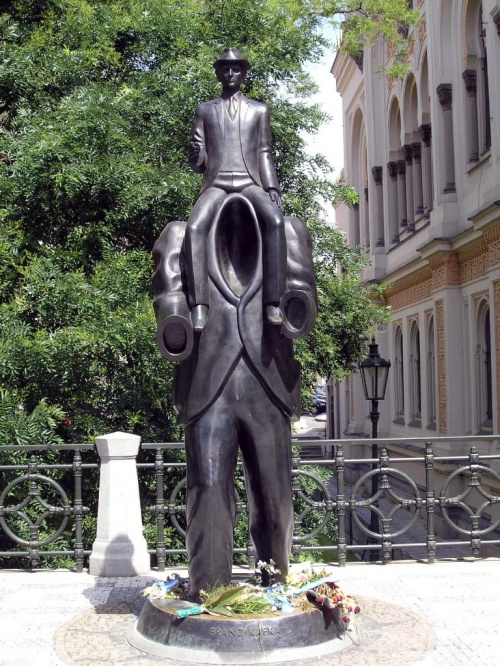 Pomnik Franza Kafki #Praga #Józefów #pomnik #zabytki #miasto #budowle