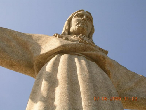 Figura Chrystusa [na wzór brazylijskiego] czuwa nad Lizboną