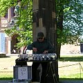 Berlin-grajek grający na koniakówkach