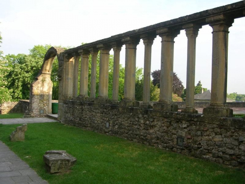 Ogród przyklasztorny