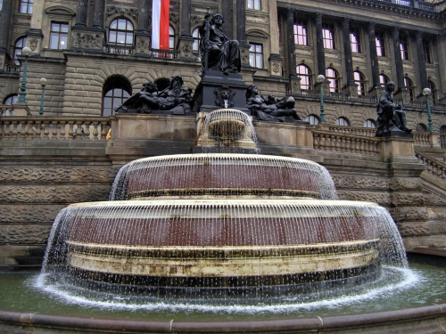 A woda płynie. #Praga #architektura #zabytki #miasto