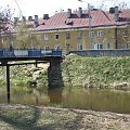 Rzeka Czarna z kładką i dawne koszary w Staszowie. Marzec 2008 r. #przyroda