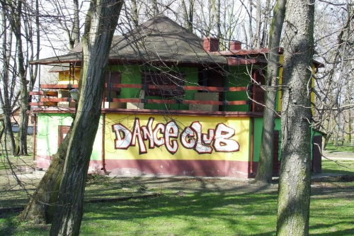 Pawilon w parku w Staszowie. Marzec 2008 r. #przyroda
