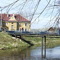 Kładka na rzece Czarnej od dawnych koszarów do parku w Staszowie. Marzec 2008 r. #przyroda