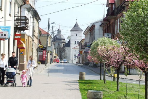 Wiosna w Staszowie. Widok z Rynku na kościół Św. Bartłomieja (w remoncie). #kościoły
