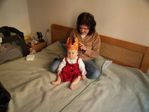 pierwsze urodziny Majusi, koronę dostała w żłobku