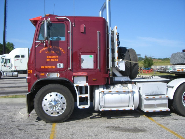 Freightliner FLB