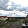 Helikopter Policyjny wiszacy niemal naprzeciw mego okna.