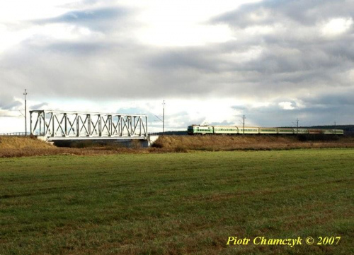 Most na Noteci 04.11.2007 #kolej #PKP #most #rzeka #Noteć #ET22
