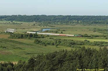 Peema składa sie w łuk w stronę Piły. #kolej #PKP #Pm36 #Pirat #Noteć #most #wiosna