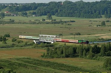 Pm36 z "Piratem" na haku pokonuje post na Noteci na szlaku Chodzież - Dziembówko. #kolej #PKP #Pm36 #Pirat #Noteć #most #wiosna