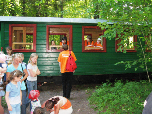 Wyprawa do Czarnej Białostockiej, przejażdżka kolejką wąskotorową, ognisko, gry, zabawy, konkursy- 06.06.2008