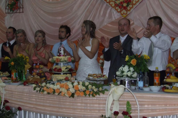 Na weselu wszystko było wspaniałe, goście, potrawy, ciasta, zabawna orkiestra, itp #ŚlubIWesele
