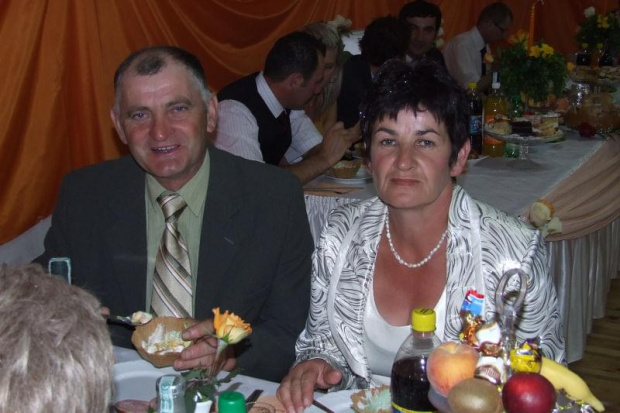 Przyjęcie weselne Joli i Mirka P. oraz zabawy gości w Szwagrowie. Rodzice Joli. #ŚlubIWesele