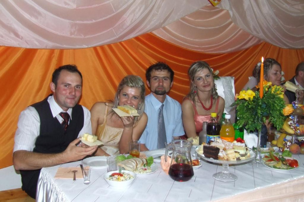Na świetnym weselu Joli Nalepy i Mirka Pargieły w Szwagrowie. Od lewej Ania, Małgosia i Jola. #ŚlubIWesele