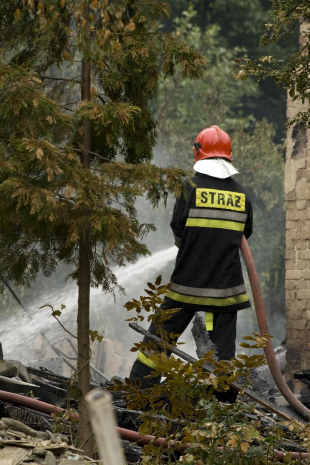 Jest takie miejsce w Poznaniu , a raczej było gdzie płoną baraki. Właśnie spłonął chyba ostatni...